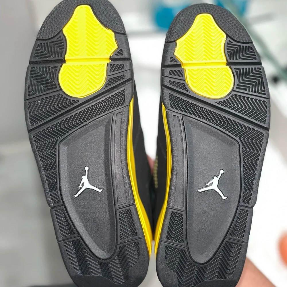 Jordan 4 thunder - Picture 2 of 7
